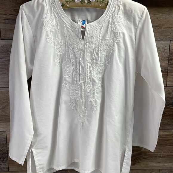 Souissi Ladies White Long Sleeve Embroidered Blouse Top, Made in Egypt , Small - Picture 2 of 6